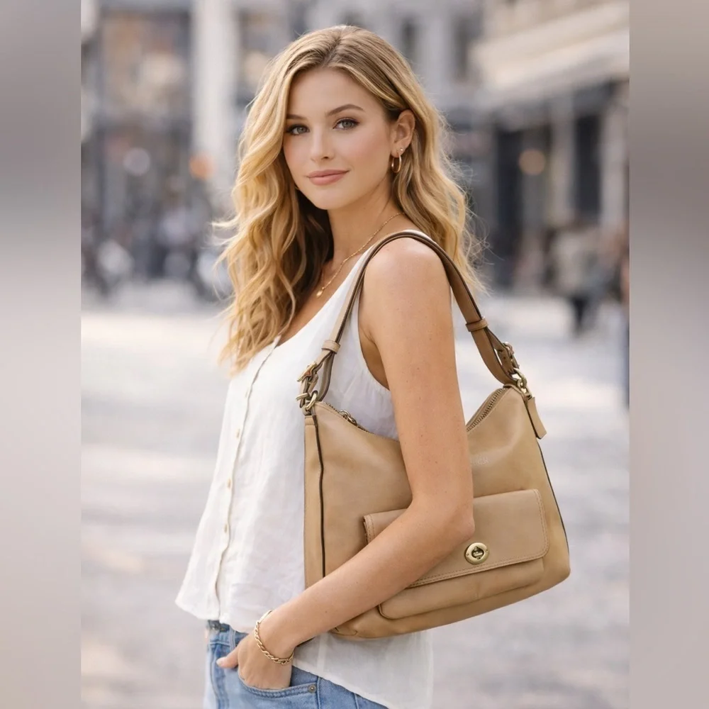 Coach Courtenay 22381 Camel Beige Leather Hobo Shoulder Bag Turnlock Pocket